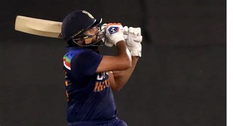 Ind Vs Eng 5th T20i Rohit Sharmas Extraordinary Six To Bring His