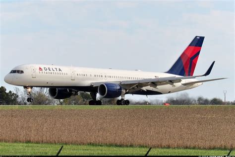 Boeing 737 300 Swift Air Aviation Photo 4161145