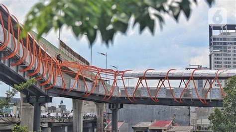 Penampakan Skywalk Kebayoran Lama Yang Hampir Rampung Foto Liputan6