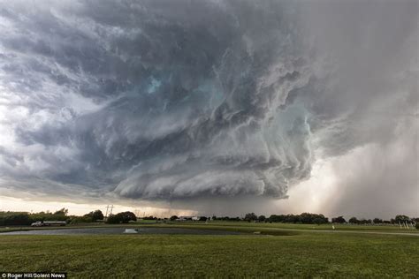 Photos Of Supercells Show Beauty Before The Storms Hit Daily Mail Online