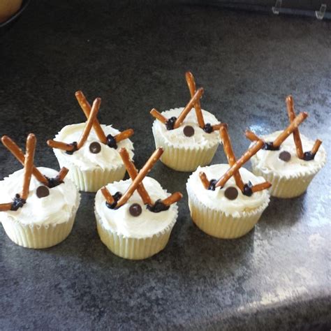 Hockey Themed Cupcakes Recipe Momma In Flip Flops Hockey Cakes