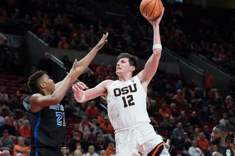 Former Oregon State Beavers basketball star Drew Eubanks signs two-way ...