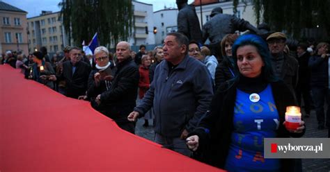 Łańcuch światła przed Sądem Najwyższym w obronie niezawisłości