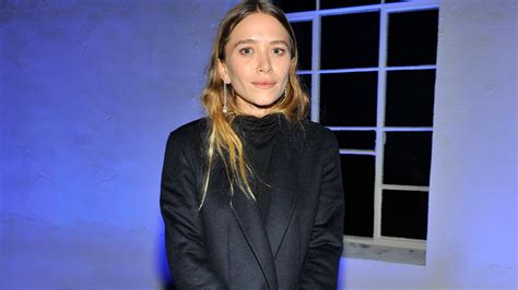 Why We're So Fascinated By Mary-Kate Olsen's Holiday Outfit