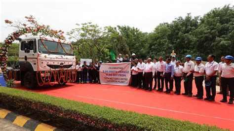 Tata Motors Lucknow Facility Marks 900 000th Vehicle Milestone