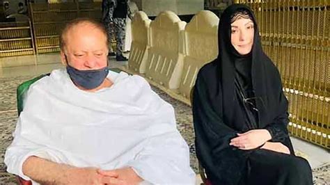 Nawaz Sharif Maryam Nawaz Perform Umrah Pakistan Dunya News