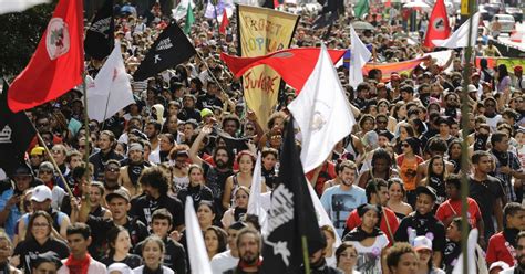 G1 Manifestantes Fazem Passeata Na Avenida Paulista Diz PM