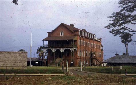 Fourah Bay College (1827- ) •