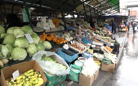 Bogata Ponuda Na A Anskoj Zelenoj Pijaci