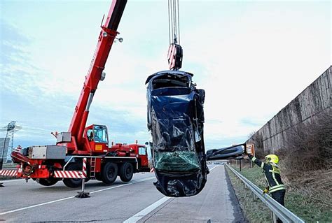 Update Pkw Berschl Gt Sich Bei Unfall Auf A