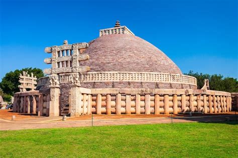 Premium Photo | The great stupa at sanchi india