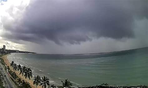 Chuva intensa avança em Maceió AL veja o vídeo exclusivo Clima ao Vivo