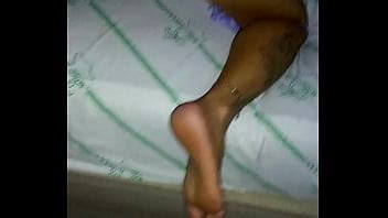 cornudo libera esposa para amigos eyacula en su esposa en la orgía XVIDEOS