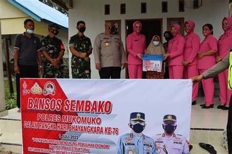 Sambut Hut Bhayangkara Ke Polres Mukomuko Gelar Baksos Sembako Dan