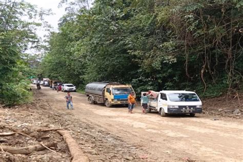 Diterjang Longsor Bpbd Imbau Pengendara Waspadai Jalan Mentewe Banjar