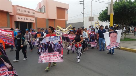 24 04 2017 Huacho Pobladores Bloquearon La Carretera Y Llegaron A