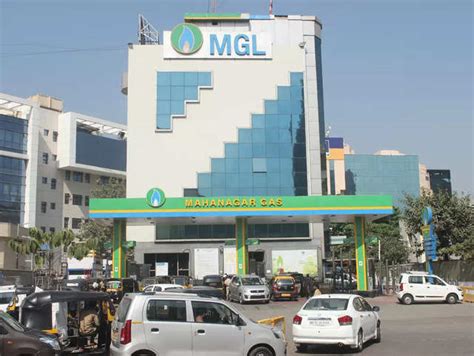 Poonawalla Fincorp Buy Target Rs 330 Stop Loss Rs 289 Trading