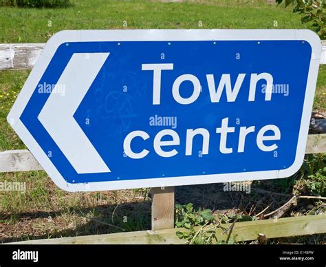 Arrow Signage Hi Res Stock Photography And Images Alamy