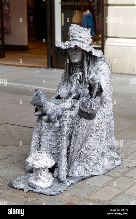 Busker In Covent Garden Market London Stock Photo Alamy