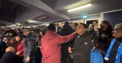 Napoli Juve Tribuna Esplode Al Gol Di Raspadori Tifosi Provocano