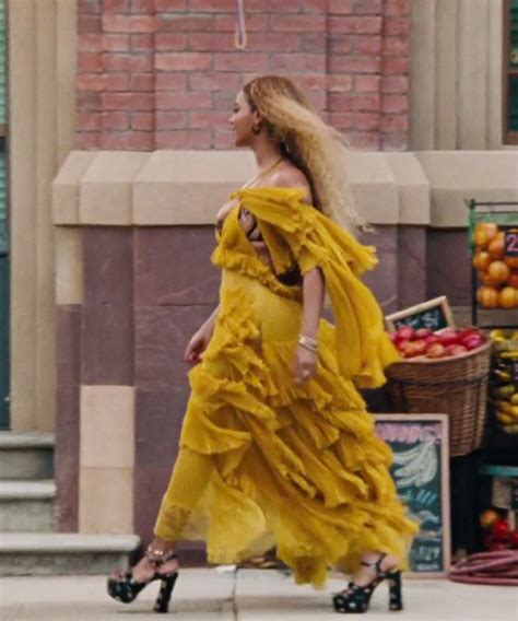 The Meaning Behind Beyoncé's Now-Iconic Yellow Dress | Beyonce lemonade ...