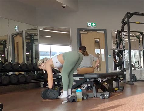 Gym Blonde In Tight Green Leggings Part Spandex Leggings Yoga Pants Forum