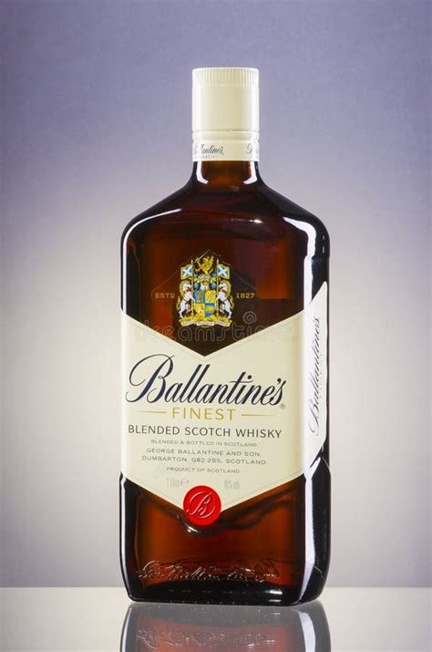 U Sque De Ballantines No Fundo Do Inclina O Imagem De Stock Editorial