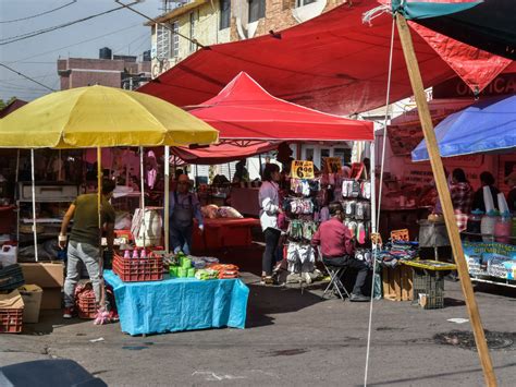 ¡adiós Micheladas Tatuajes Y Celulares Ya No Se Venderán En Tianguis De La Cdmx Dinero En Imagen