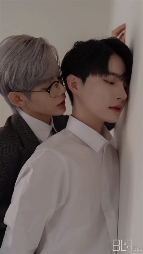 Pin by Полина on Ваши пины in Couple poses reference Cute gay Cute gay couples