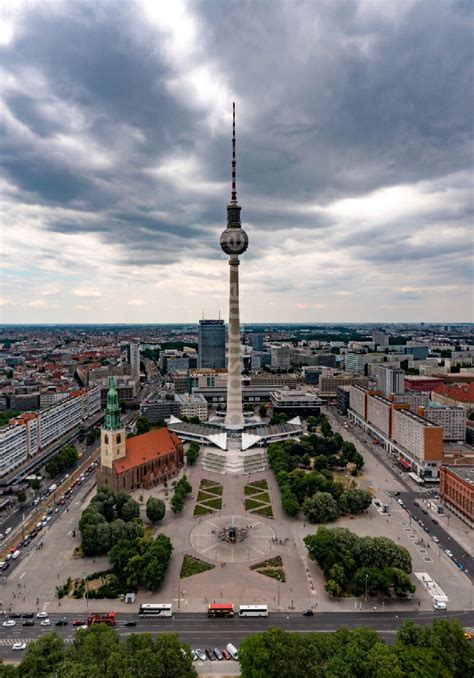 Berlin Von Oben Berliner Fernsehturm In Berlin Deutschland