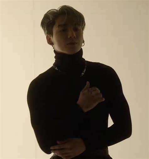 Hobiuary Vibe On Twitter Rt Tksdarling Black Turtlenecks Are The