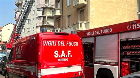 L uomo trovato morto in casa a Torino seduto in poltrona già in