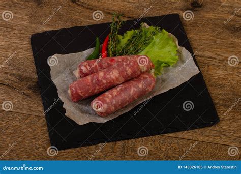 Salsichas De Carne De Porco Cruas Imagem de Stock Imagem de britânico