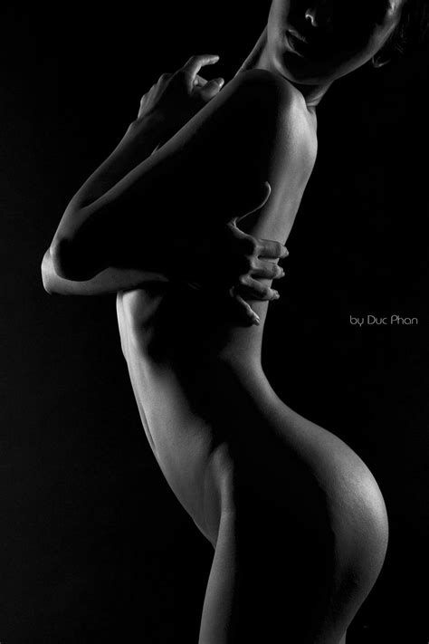 Bộ ảnh nude khoe đường cong bí ẩn của NAG Duc Phan Nude Nghệ Thuật