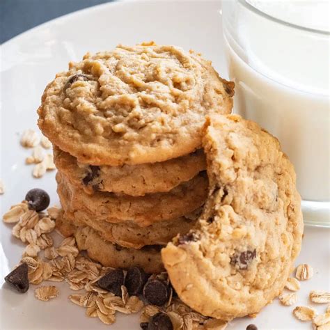 Easy Peanut Butter Chocolate Chip Oatmeal Cookies