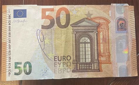 Banconota Da Euro Tagliata Male Cartamoneta E Scripofilia