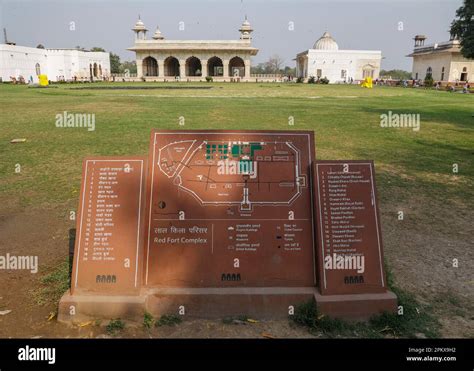 Map Of Red Fort Showing Major Structures In The Middle Diwan I Kas On