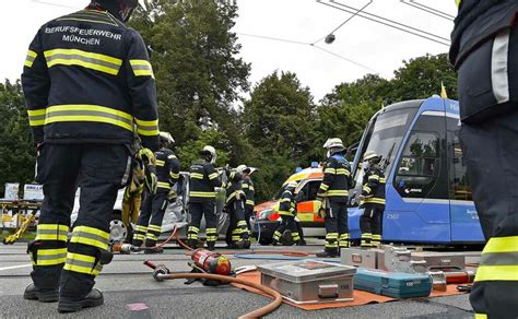 J Hriger Bei Unfall Mit Tram Schwer Verletzt Nachrichten M Nchen