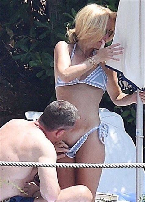 Gillian Anderson Nude This Man Keep Looking At Her Pussy Hot Nude