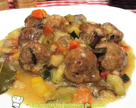 Receta de albóndigas con salsa de verduras