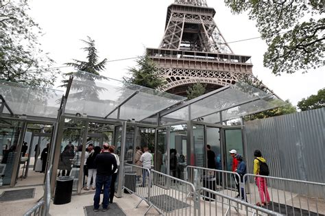 Torre Eiffel Desvela Su Nuevo Muro De Cristal Contra Ataques Fotos