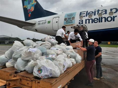 Azul e FAB transportam 1 tonelada de doações para o Rio Grande do Sul