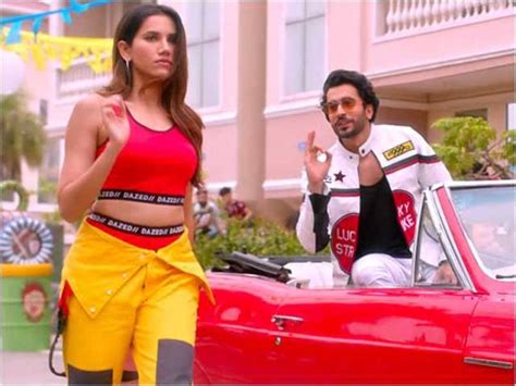 Jai Mummy Di Review बेहद बोर और अजीब है जय मम्मी दी Jai Mummy Di