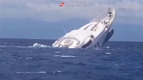 Yacht Di Metri Affonda Al Largo Di Catanzaro Marina