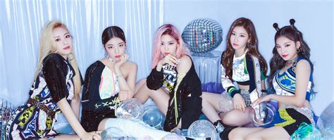 Itzy Wallpaper K Girl Group K Pop Singers