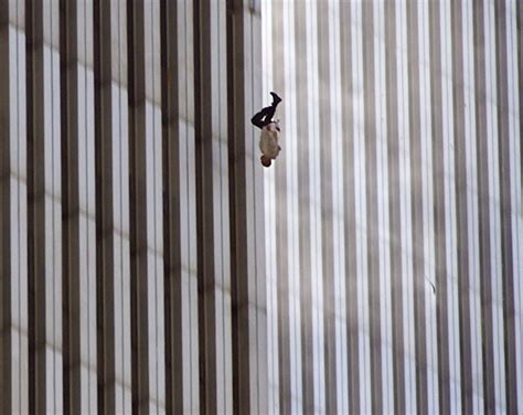 La Historia Detrás De La Foto El Hombre Que Cae Infobae