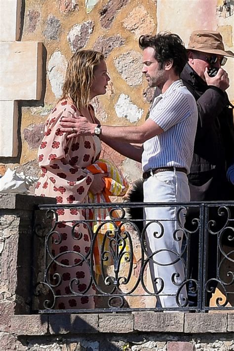 Photo Romain Duris Et Virginie Efira Tournage Du Film En Attendant