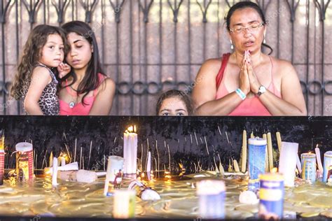 Aparecida Brasil De Octubre De Peregrinos Dentro De La