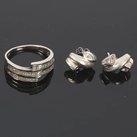 J Ring Och Rh Ngen Delar Sterling Silver Med Vita Stenar