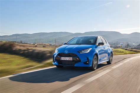 Toyota Yaris élargissement de la gamme hybride renforcement du